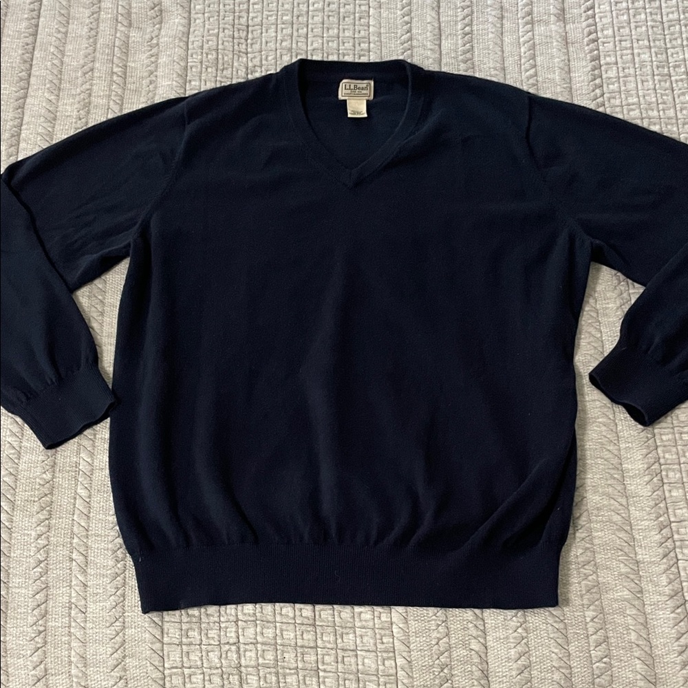 L.L. Bean Men's Deep Blue V-Neck Sweater ItemID 274603 - Picture 2 of 4